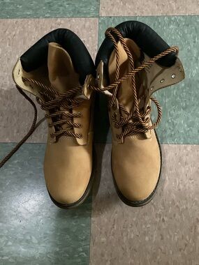 Steven Madden size 10M working style boots. Original, NWB, Never Worn. Women’s.